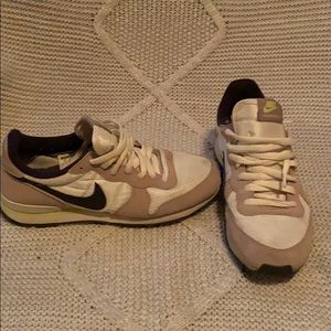 Nike Tennis Shoes